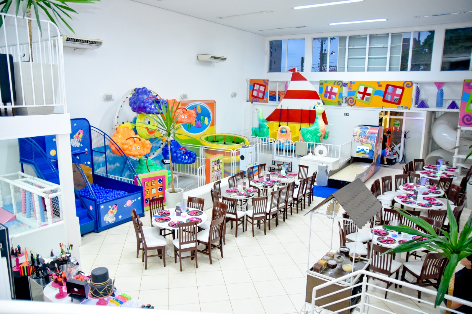 Salão com brinquedos da Estação Cambuí